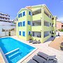 Apartments Mali Nono