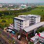 De La Charis Hotel by Waringin Hospitality