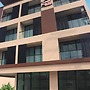 Louis' Runway View Hotel