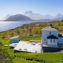 Private Cozy House by the Fjord