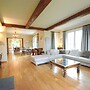 Spacious Villa Near Lesse
