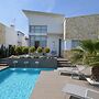 Villa With Garden & Roof Deck