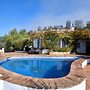 Sun-soaked Villa With Blue Waters