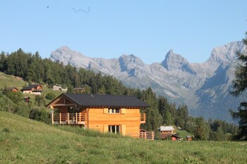 Chalet in La Tzoumaz Near Ski Lift