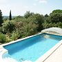 Saint-maximin: Pool & Peace