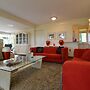 Detached Bungalow With Outdoor Fireplace