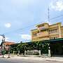 RedDoorz Plus near Alun Alun Karanganyar