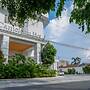 RedDoorz Plus @ Cameloan Hotel Palu