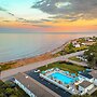 Rye Motor Inn - Oceanfront, Walk to Beach