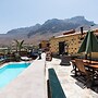 Villa With its own Swimming-pool, Jaccuzi and Sauna With Views to San 