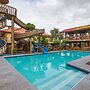 OYO 588 Sunrock Resort
