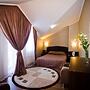 City Club Hotel