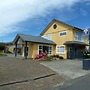 Monarch Motel