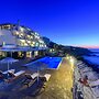 Cavos Bay Hotel and Studios