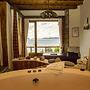 La Sirenuse Lake Resort