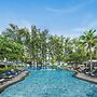 Le Méridien Phuket Mai Khao Beach Resort
