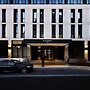 Burbury Hotel & Apartments