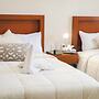 La Lola Hotel & Suites