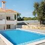 Modern Holiday Home in Lisbon With Private Pool & Jacuzzi! Ncasa Aurél
