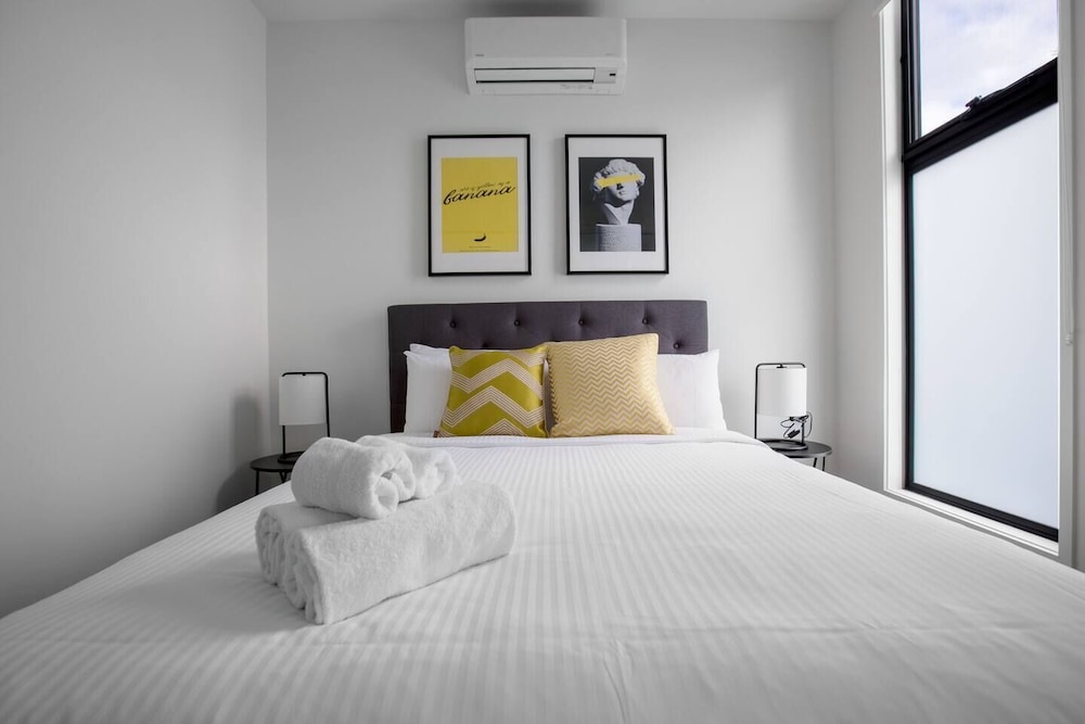 Elegant Stylish Living@mooneeponds Wifi/parking