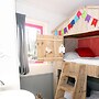 Bungalow With a Tree House box bed on Veluwe