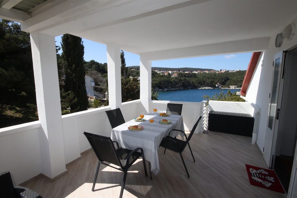 Apartment Located Directly on the Seaside, With Stunning Views and Sea