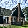 Lush Villa with Hot Tub, Private Fenced Garden in Hippolytushoef