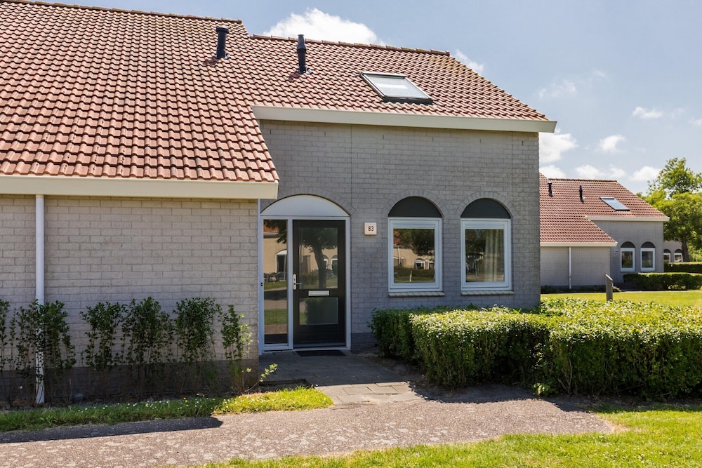 Beachside Bungalow Near Beach