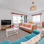 Holiday Home 2 Minutes From the Beach and Close to Major Tourist Attra
