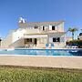 6 Bedrooms, Walking Distance to Amenities, Private Pool, Free AC and W