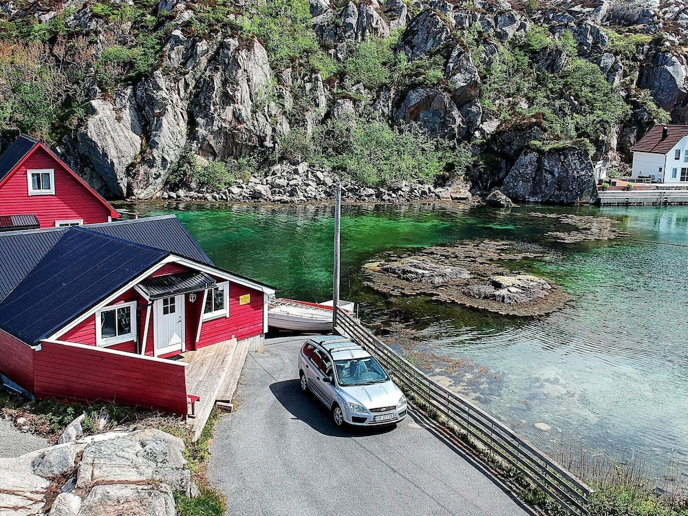 6 Person Holiday Home in Rubbestadneset