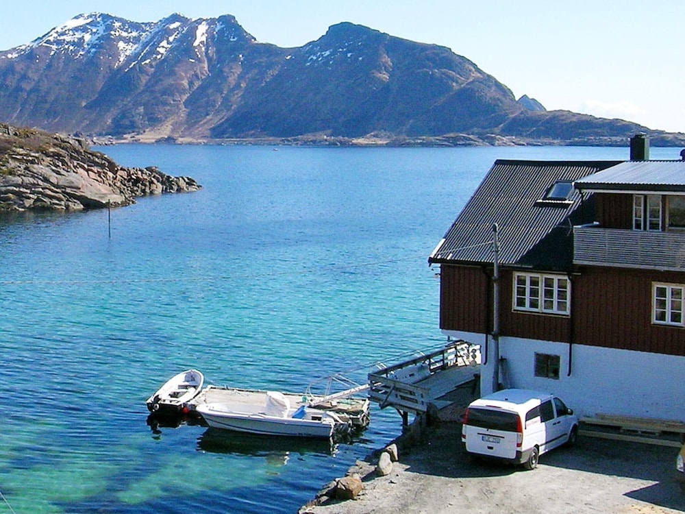 6 Person Holiday Home in Ballstad-by Traum