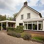 Majestic, Large Holiday Home near Leende Located Between Meadows & For