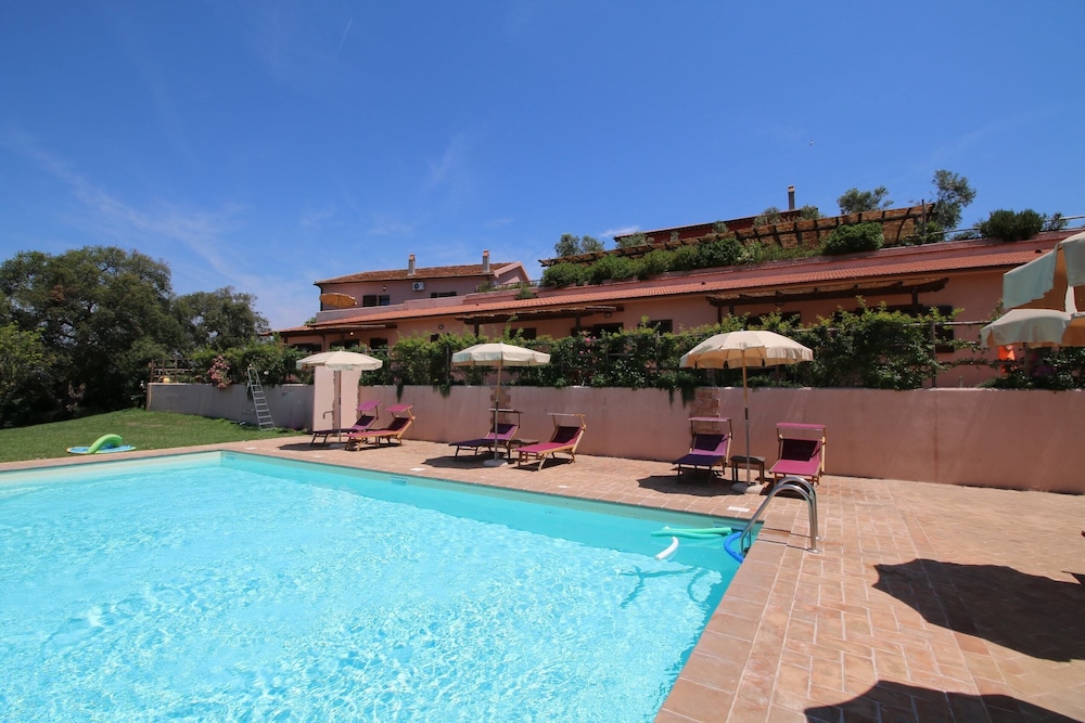Farmhouse Montalto Near Sandy Beaches