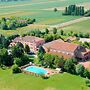 Countryside Bliss With Pool & Tennis