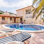 Luxurious Apartment in Roses With Swimming Pool