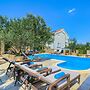 Apartment in Murter With Pool & Bubble Bath