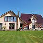 Reizendes Ferienhaus mit Swimmingpool Naehe Ostsee