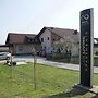 Lux Living Apartment Budic
