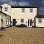 3 BR Ensuite Cottage Private Garden & Parking Near St Neots