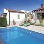 Spacious Villa with a Swimming Pool