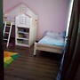 Family Friendly 2-bed Cottage in Periș