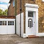 Heathrow Living Stanwell Serviced House
