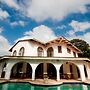 Bizafrika Guest Lodge & Conference Center