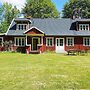 Secluded Greenery Retreat-by Traum