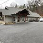 Carr's Northside Motel and Cottages