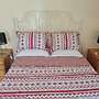 4 Bed House Sleeps 8 - Garden and Pets Welcome