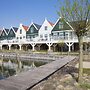 Spacious Holiday Home on Markermeer near Amsterdam