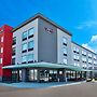 avid hotel Detroit Warren by IHG