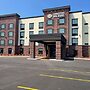 Cobblestone Hotel & Suites-Little Chute